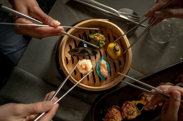 Quelles techniques pour préparer des plats à base de riz sauvage dans un restaurant de cuisine fusion?